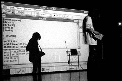 Aleksiej Szulgin  – 386DX podczas koncertu w Hellenic American Union, Ateny 2000, fot. Steve Dietz